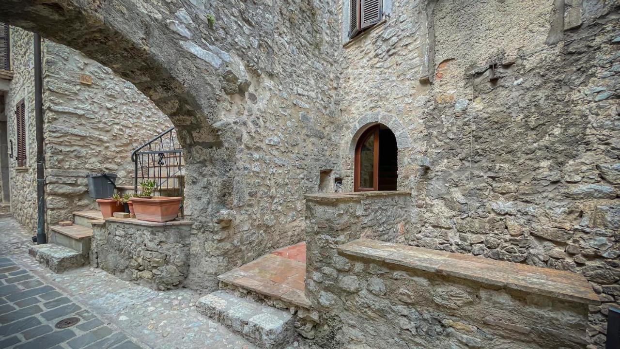 Borgo San Valentino Aparthotel Arrone Eksteriør bilde