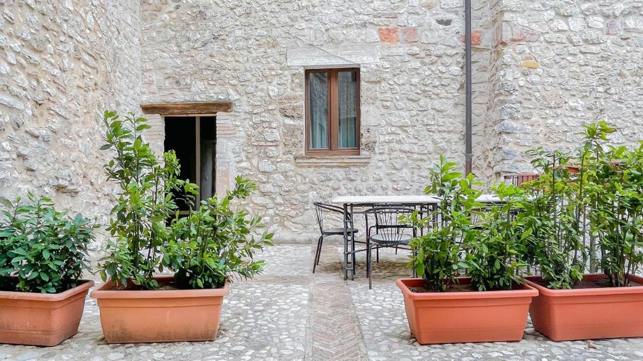Borgo San Valentino Aparthotel Arrone Eksteriør bilde