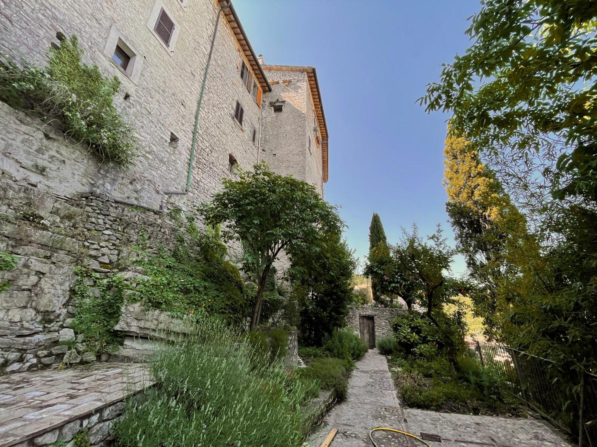 Borgo San Valentino Aparthotel Arrone Eksteriør bilde